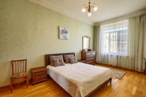 Apartment near Lva Tolstoho Square